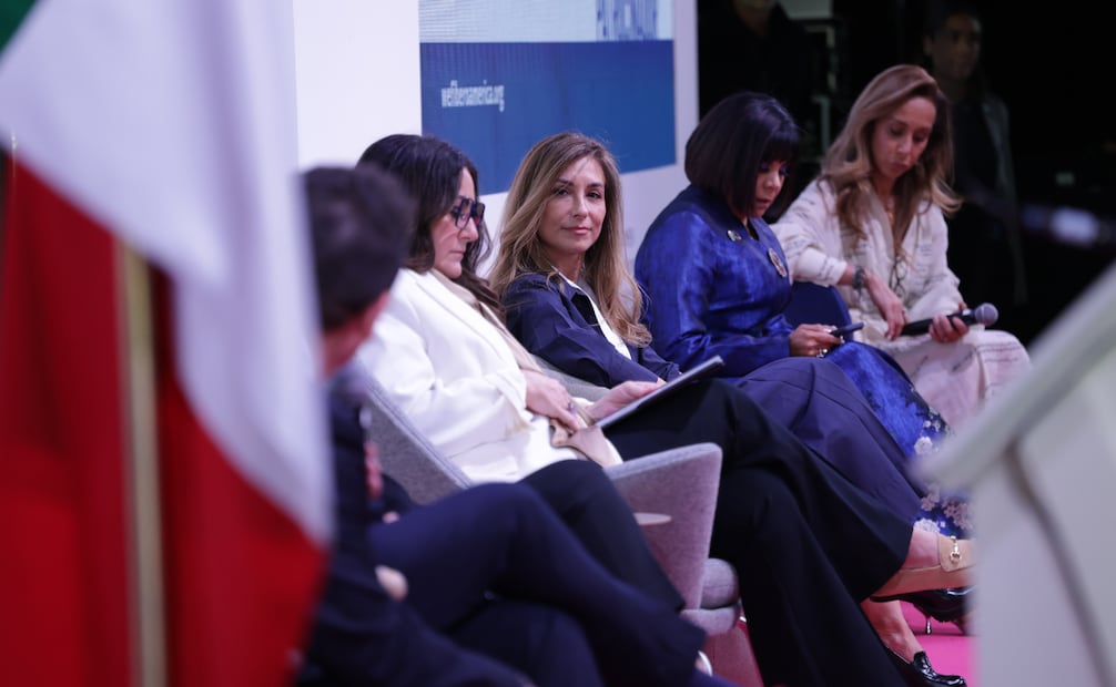 Participación de Elena Alti en el panel "Invertir en Mujeres no es tendencia, es estrategia" de la WEF en el Jardín Escénico Chapultepec. Foto :Fernanda Rojas /El Universal
