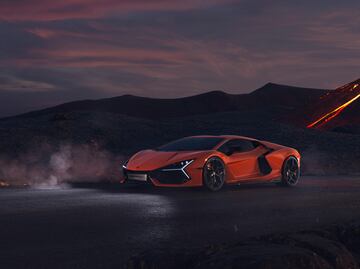 Lamborghini Revuelto, el primer híbrido con motor V12 de la marca
