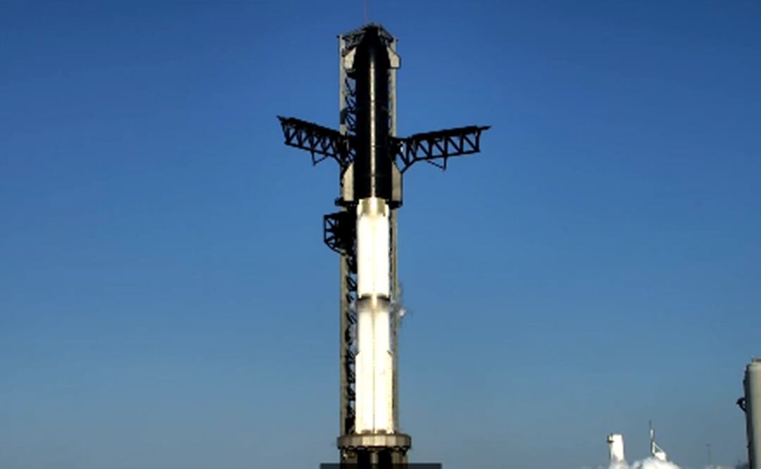 El cohete Starship, de la compañía Space X, en su sitio de lanzamiento en Boca Chica, Texas. Foto: Tomada del video
