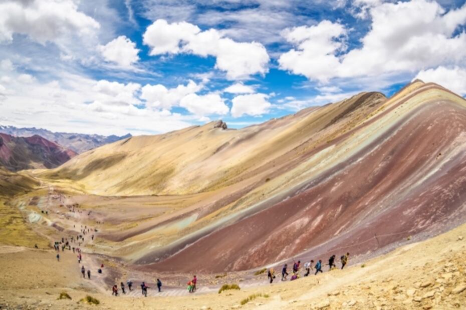 Así es la montaña de los siete colores de Perú