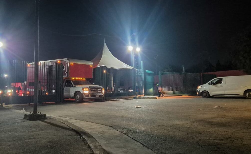 Comienzan a retirar estructuras en Parque Bicentenario (15/04/2025). Foto: Jorge Alejandro Medellín
