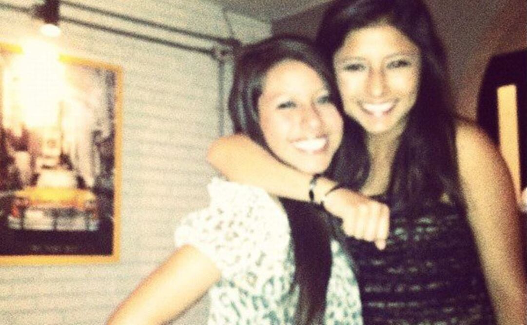 En la imagen, las hermanas Sierra, Alejandra (de blanco) y Mónica (de negro). Foto: Tomada del Facebook de Alejandra Sierra