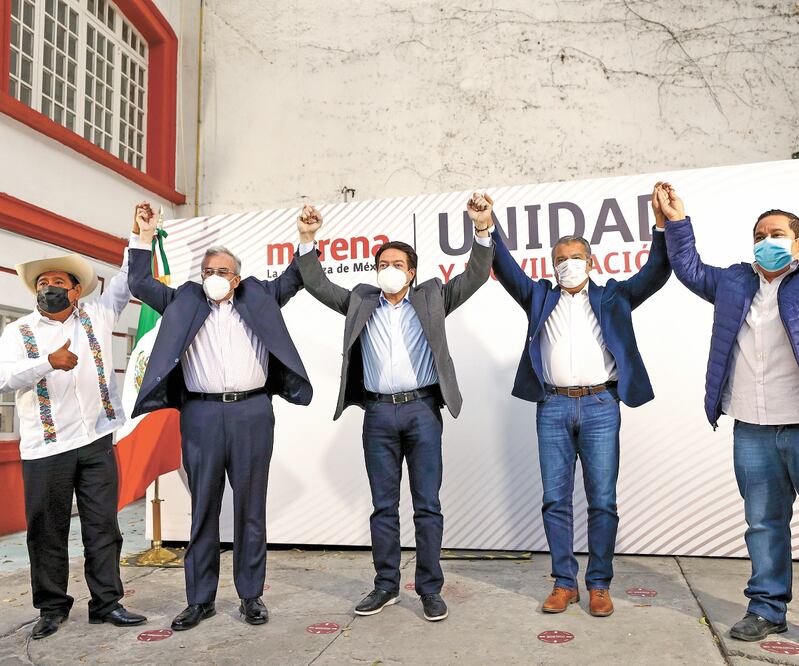 Félix Salgado Macedonio, Raúl Morón, Mario Delgado y Rubén Rocha, ayer durante la presentación de los precandidatos de Morena a tres gubernaturas. Foto: DIEGO SIMÓN.EL UNIVERSAL