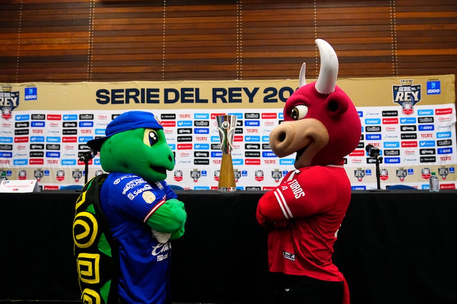 Las mascotas de Olmecas y Toros en conferencia de la Serie del Rey / Foto: Cortesía LMB
