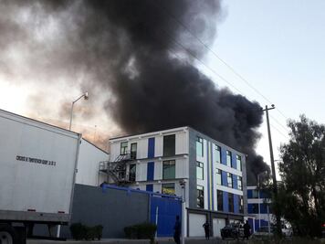 Reportan incendio en fabrica recicladora en Hidalgo