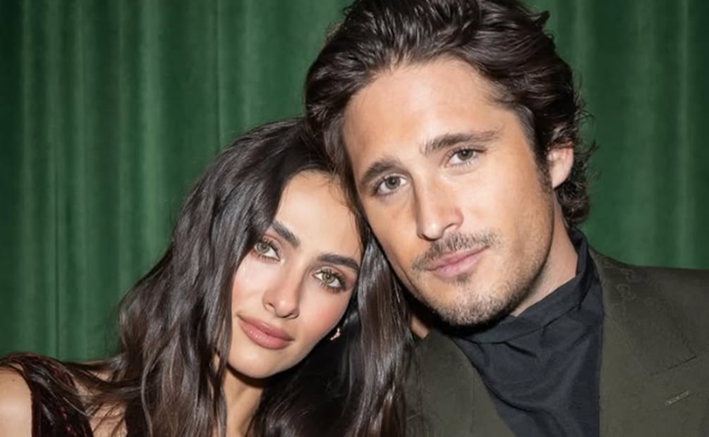 Diego Boneta y Renata Notni en diciembre de 2025.