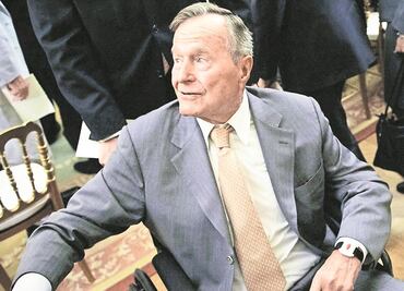 George Bush padre, hospitalizado en Texas