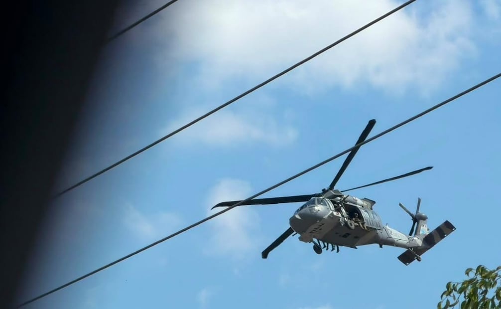 Grupo armado ataca a elementos navales en Culiacán; despliegan operativo por tierra y aire.
Foto: Especial.