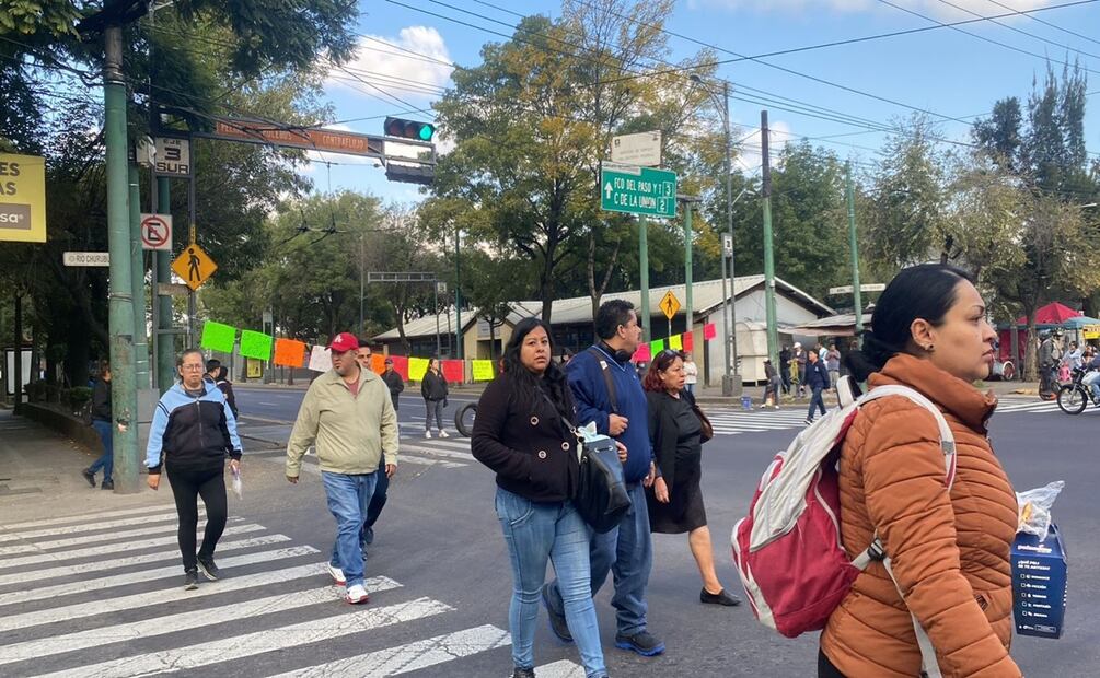 Vecinos de Granjas México bloquean Circuito Interior en protesta por construcción de departamentos. Foto: Juan Carlos Williams