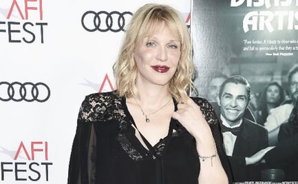 Cuestionan a Courtney Love por vacunarse contra el Covid-19 cuando aún no le tocaba