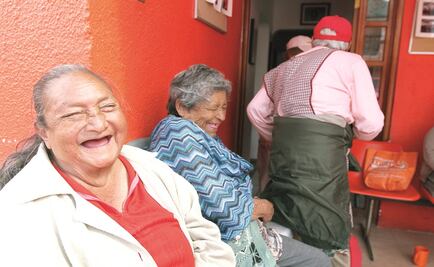 Refrenda CDMX apoyo a adultos mayores