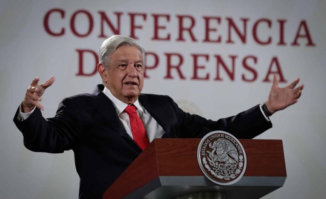 López Obrador detalló que la fiesta iniciará a las 9:00 de la noche y a las 10:00 comenzarán a tocar Los Tigres del Norte, y tras el Grito, volverán a seguir cantando. Foto: Diego Simón Sánchez