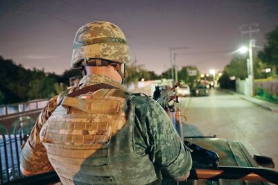 Sedena decomisa un vehículo con drogas en Ensenada, Baja California
