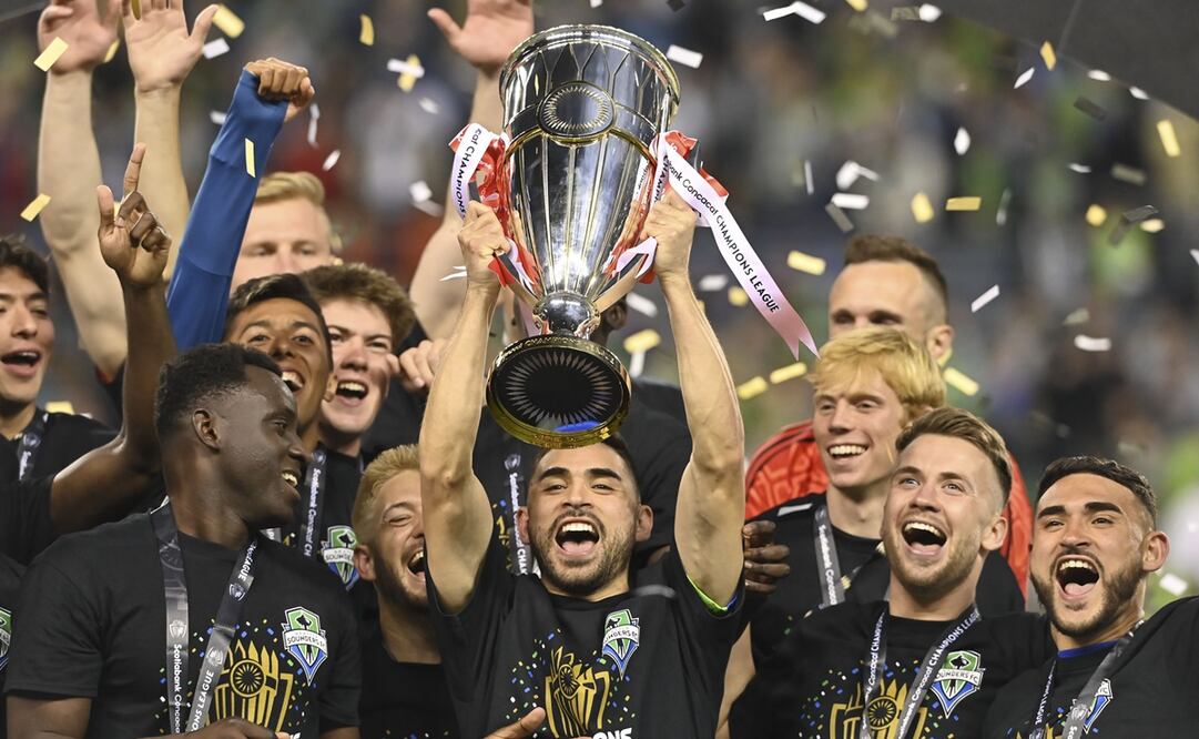 Seattle Sounders levantando el trofeo de campeones - FOTO: Imago7