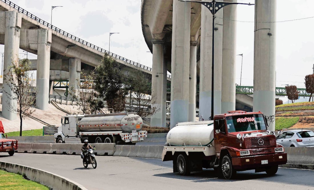Semovi detalla reformas para alta y conducción de vehículos que transporten sustancias peligrosas. Foto: Diego Simón Sánchez / EL UNIVERSAL