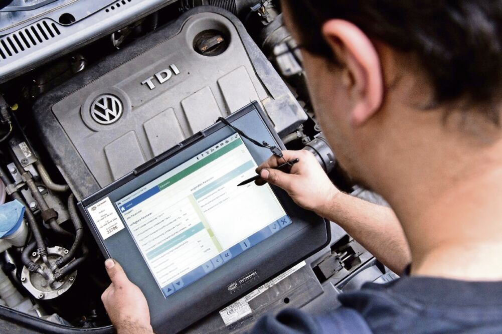 Con la aplicación, los técnicos que operan en los talleres le envían fotos y videos al cliente para que apruebe la reparación y el presupuesto (ARCHIVO EL UNIVERSAL)