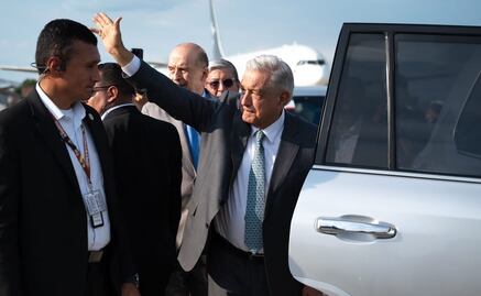 "Me da mucho gusto estar aquí", dice AMLO a su llegada a Colombia