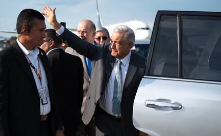 "Me da mucho gusto estar aquí", dice AMLO a su llegada a Colombia