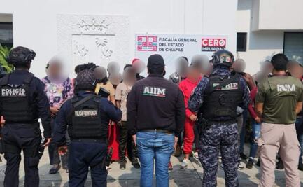 Rescatan a 23 migrantes abandonados en hotel de Chiapas; son trasladados a la Fiscalía estatal para recibir atención