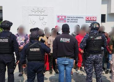 Rescatan a 23 migrantes abandonados en hotel de Chiapas; son trasladados a la Fiscalía estatal para recibir atención