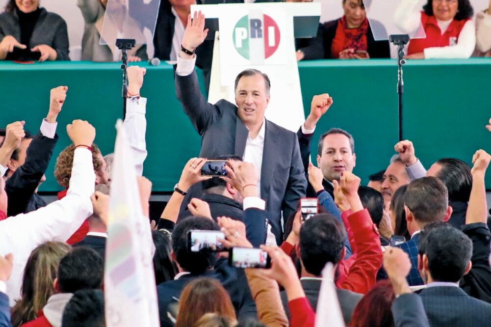 José Antonio Meade estuvo presente ayer en el registro de Mikel Arriola como precandidato del PRI al Gobierno de la Ciudad de México, donde señaló que es el mejor aspirante. (ARIEL OJEDA. EL UNIVERSAL)