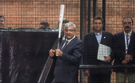 Andrés Manuel macanea en el nuevo Salón de la Fama