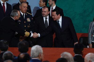 Arriban a Palacio Nacional invitados al informe de Peña Nieto