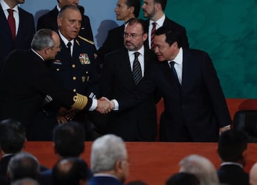 Arriban a Palacio Nacional invitados al informe de Peña Nieto