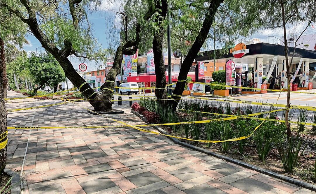 Cintas amarillas de precaución rodean el lugar donde cayó la señora el sábado pasado. Foto: Rafael García / EL UNIVERSAL