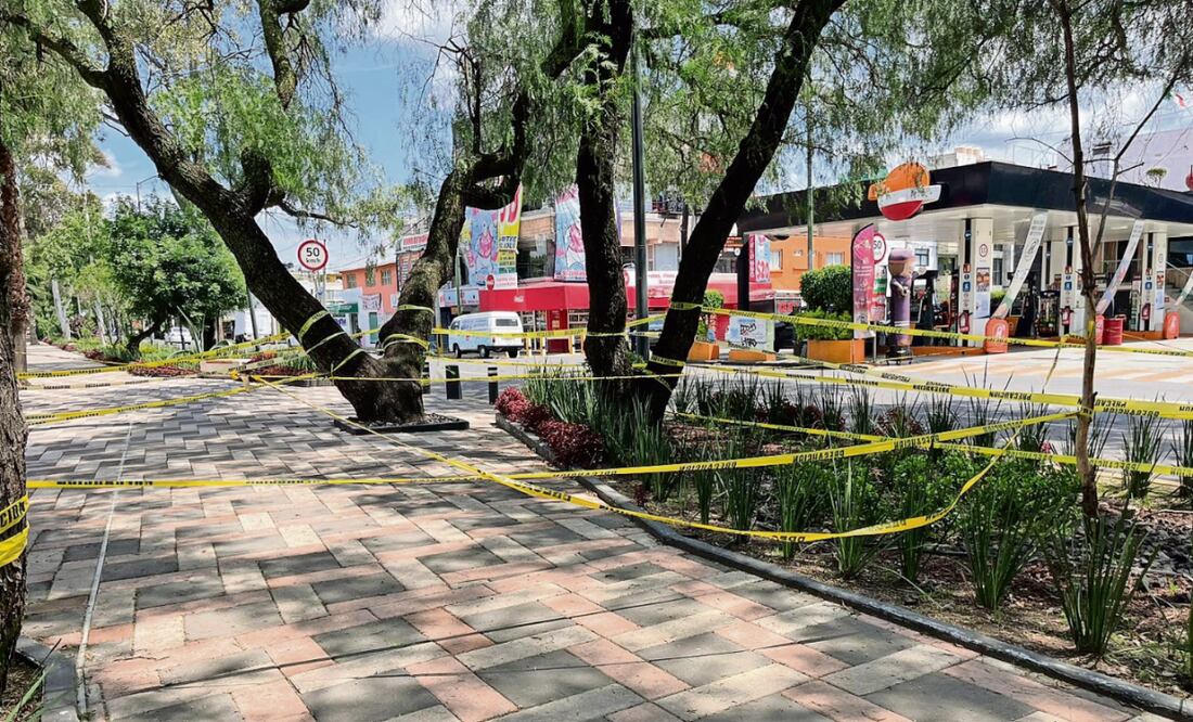 Cintas amarillas de precaución rodean el lugar donde cayó la señora el sábado pasado. Foto: Rafael García / EL UNIVERSAL