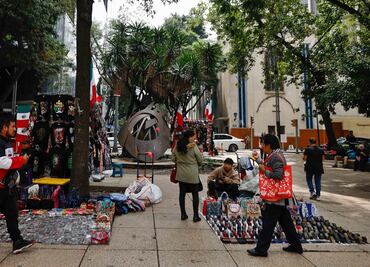 FOTOS: Tras plan de reubicación, vendedores ambulantes torean autoridades en Paseo de la Reforma