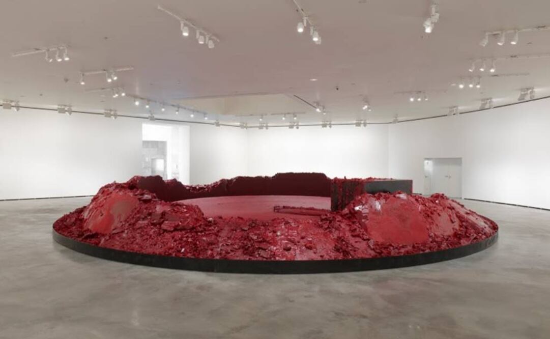 "Mi patria roja"—"My Red Homeland", (2003). Cera, acero y motor. (FOTO: Especial)