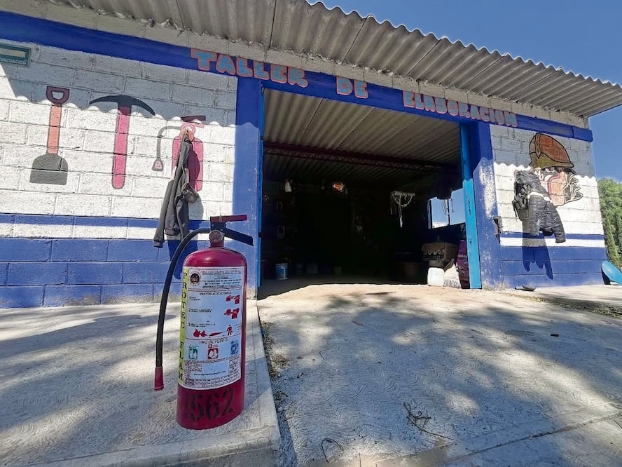 Tanto algunos materiales, como las vitrinas no deben estar expuestos al sol para no provocar el efecto lupa y que una chispa provoque un incendio, explicaron artesanos. Foto: de Arturo Contreras. El Universal
