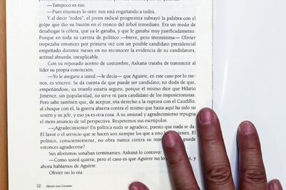 Taibo regala al pueblo libros mal editados