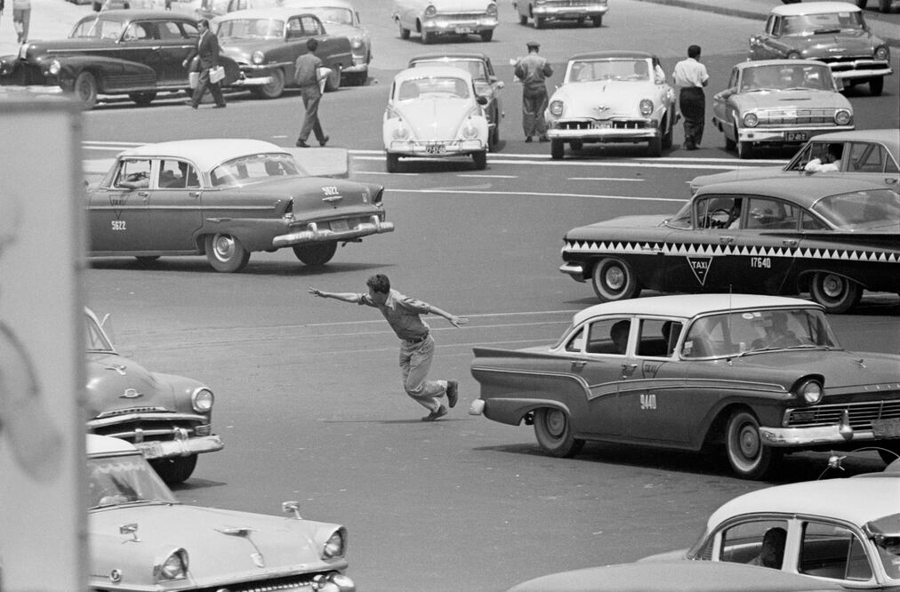 La exposición muestra el cambio de la cultura rural hacia la urbana y sus implicaciones, como el proceso de gentrificación. Foto: Héctor García/ Centro de la Imagen