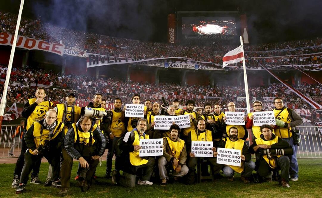 Fotógrafos argentinos protestan por muerte de foto periodista en México