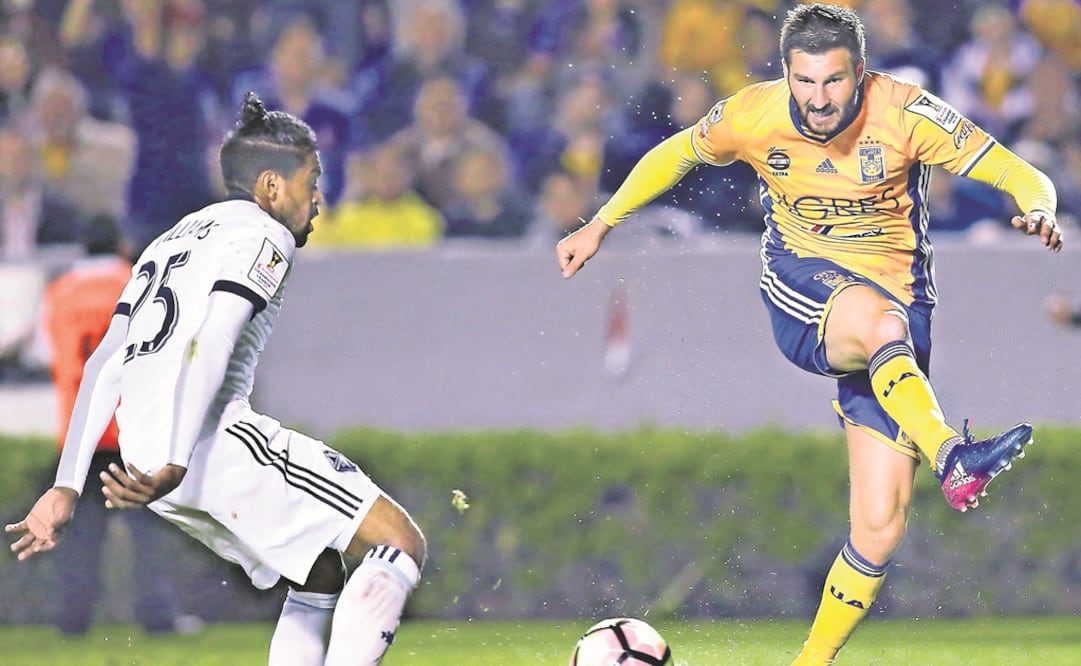 André-Pierre Gignac (derecha) recobró el gol y es el arma letal de Tigres. (JOSÉ LUIS MACÍAS. IMAGO7)