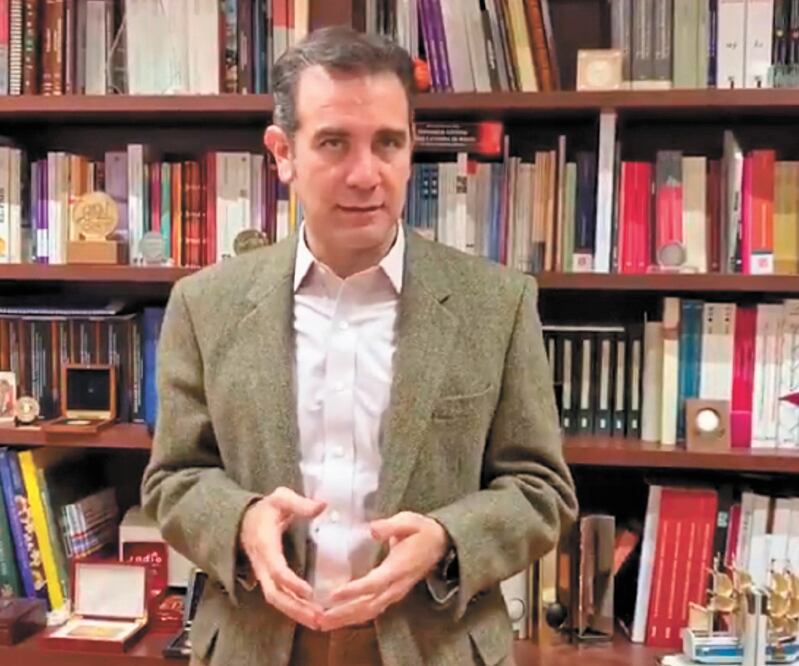 El consejero presidente del Instituto Nacional Electoral, Lorenzo Córdova Vianello, envió un mensaje de fin de año en video a través de su cuenta de la red social de Twitter. Foto/ESPECIAL