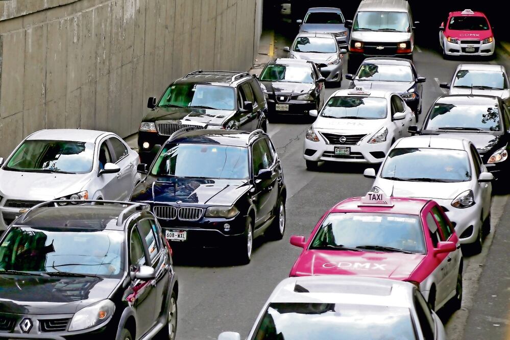 Cifras de la Comisión Nacional de Seguros y Fianzas indican que la contratación de seguros de autos se ha visto favorecida por una mayor venta de unidades. Foto: Archivo / EL UNIVERSAL