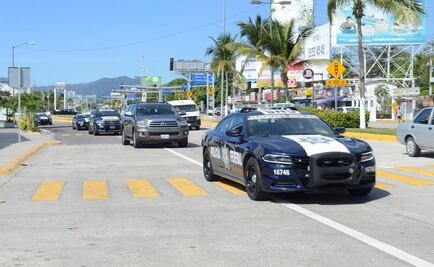 Alumnos bloquean Fórum de Mundo Imperial en Acapulco