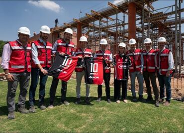 Mikel Arriola visitó las nuevas instalaciones del Atlas