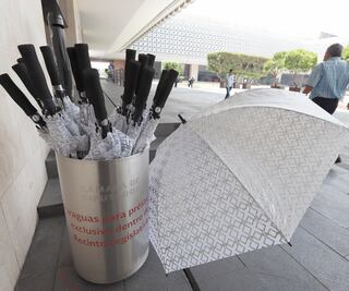 Desaparecen paraguas de $135 mil en San Lázaro