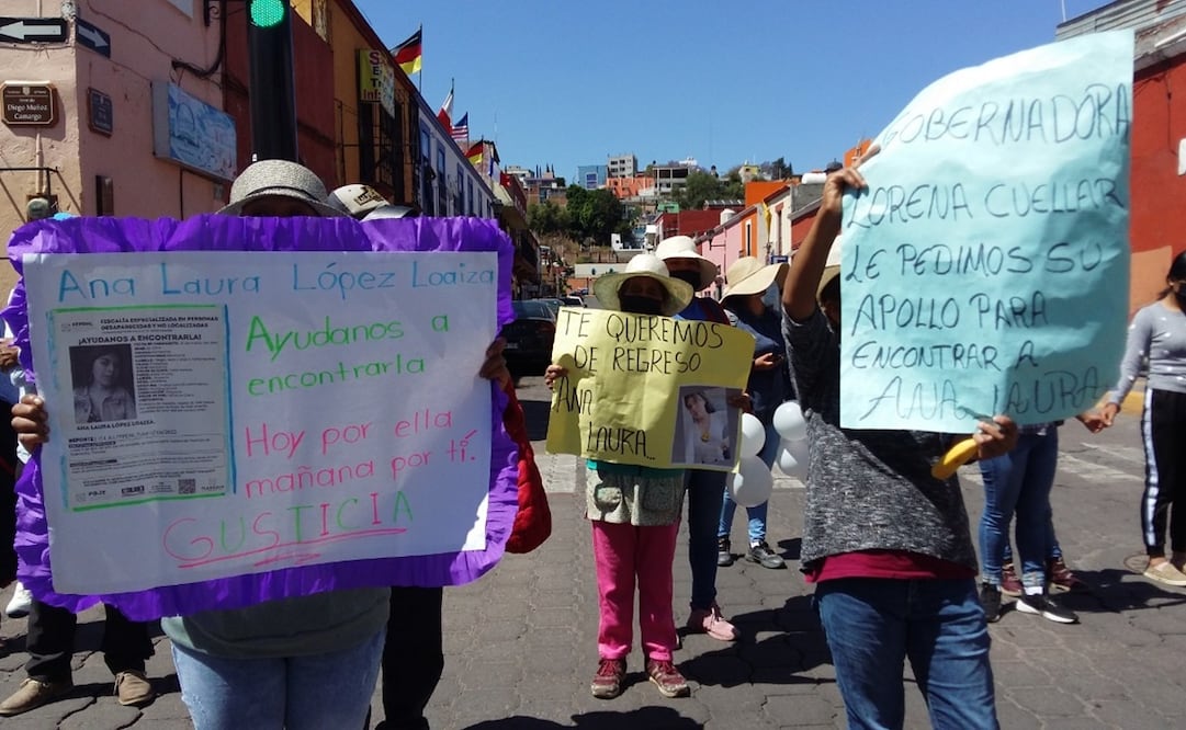 Familiares de Ana Laura, apoyados por amigos y vecinos, cerraron las principales calles de la ciudad de Tlaxcala porque no hay avances en las investigaciones sobre la desaparición. Foto: Especial