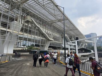 VIDEOS: Cientos de personas acuden a la estación Santa Fe del Tren Interurbano previo a su inauguración