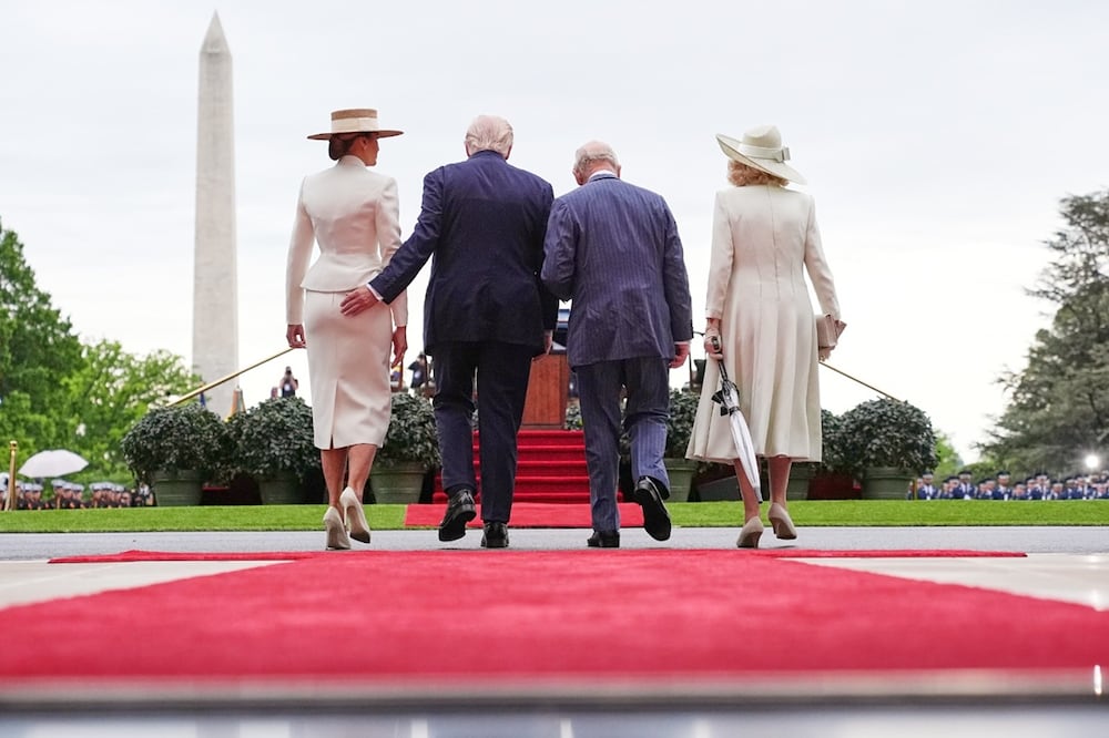 La primera dama Melania Trump; el presidente Donald Trump; el rey Carlos III y la reina Camila de Gran Bretaña (28/04/2026). Foto: AP