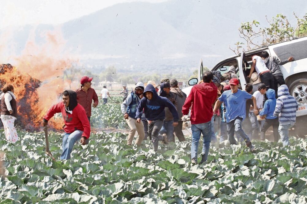 Entre el miércoles y el jueves se registraron enfrentamientos entre elementos del Ejército e integrantes de bandas que roban combustible a Pemex, en Palmarito Tochapan, Puebla, lo que dejó 10 personas muertas. (REUTERS)