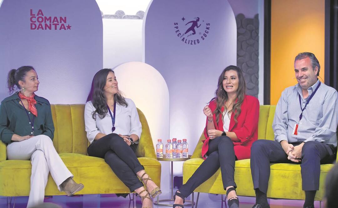 Las fundadoras de La Comandanta, comercializadora de salsas y alimentos, y los creadores de Health & Fashion, empresa dedicada a la venta de calcetines para personas diabéticas. Foto: Germán Espinosa EL UNIVERSAL 