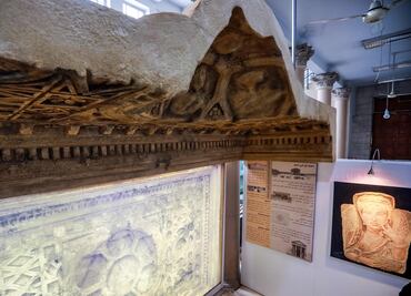 Presentan réplica de parte de altar destruido en Palmira