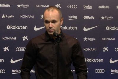 Iniesta renueva "de por vida" con el Barcelona