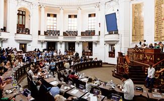 Acumula Congreso iniciativas por despojo